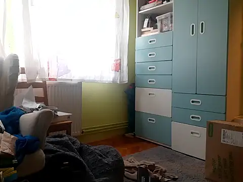 Snapshot of feathersify chatting on 10.18.25 feathersify online show from 10.18.25