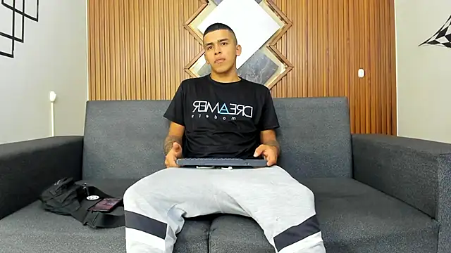 Snapshot of yeckodream chatting on 03.10.25 yeckodream online show from 03.10.25