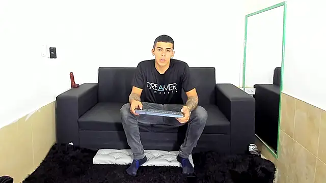 Snapshot of yeckodream chatting on 03.20.25 yeckodream online show from 03.20.25