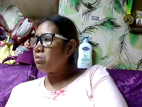 Snapshot of sweet_smile4u chatting on 04.04.26 sweet smile4u online show from 04.04.26