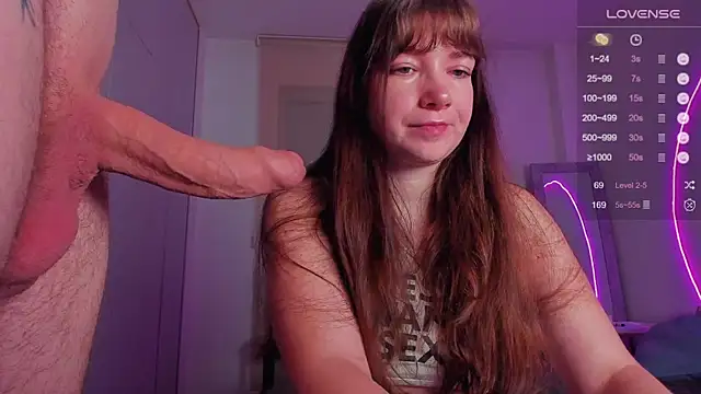 Snapshot of alicekaneky chatting on 10.25.25 alicekaneky online show from 10.25.25