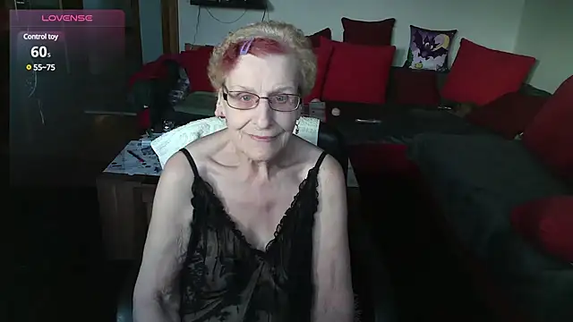 HeisseomaOriginal online show from 01.14.25