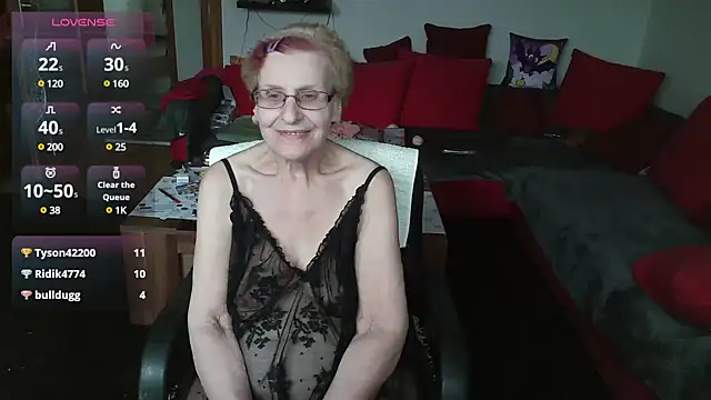 HeisseomaOriginal online show from 01.14.25