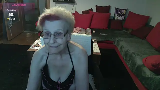 HeisseomaOriginal online show from 01.15.25