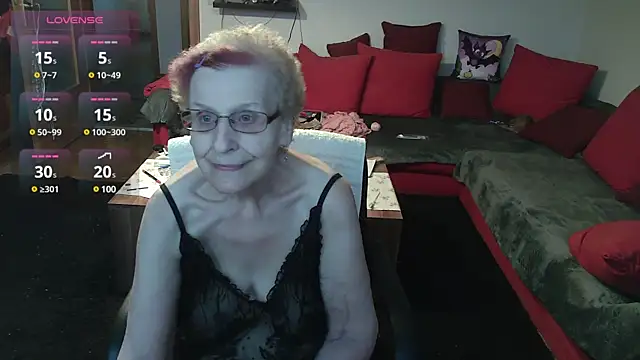 HeisseomaOriginal online show from 01.17.25