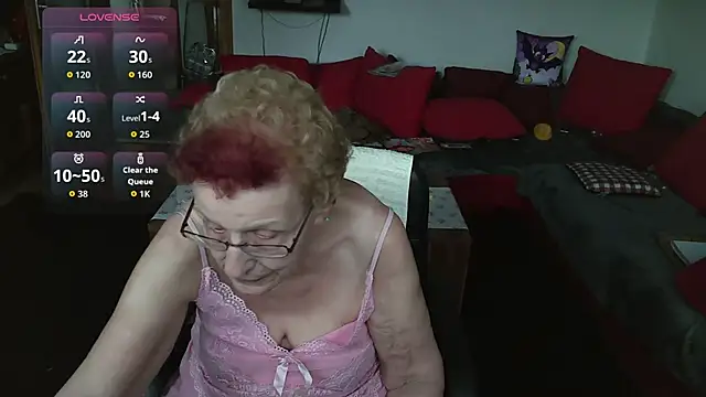 HeisseomaOriginal online show from 12.19.25