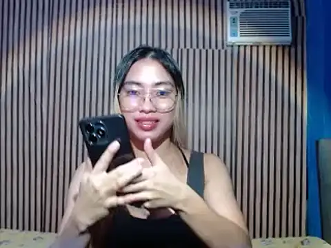 ladybigmeatXX online show from 12.13.24