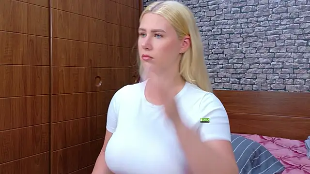 CuteBlondeMe online show from 06.18.26