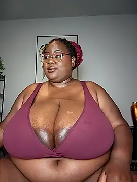 SexyHugeblackTitties online show from 12.17.25