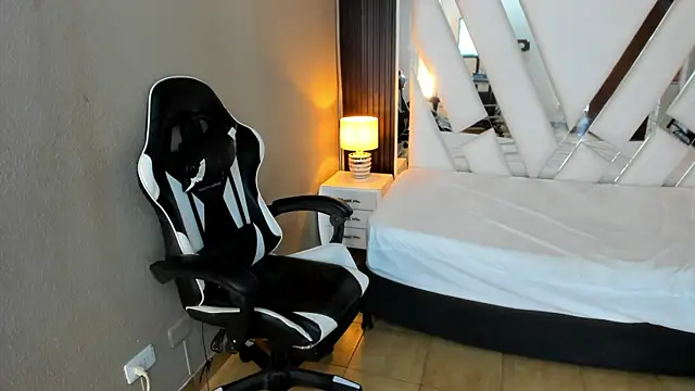 Linda4Petite online show from 04.29.26
