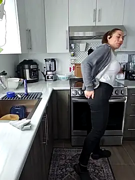 Ellie-L-Elizabeth online show from 12.13.24