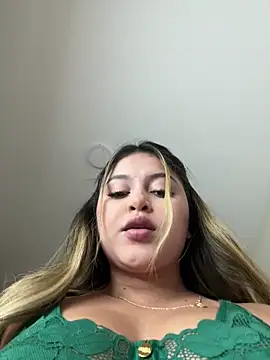 Snapshot of lunablossom_ chatting on 11.14.25 lunablossom online show from 11.14.25