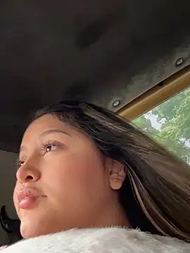 Snapshot of lunablossom_ chatting on 12.05.25 lunablossom online show from 12.05.25