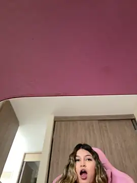 Snapshot of lunablossom_ chatting on 12.21.25 lunablossom online show from 12.21.25