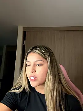 Snapshot of lunablossom_ chatting on 01.08.26 lunablossom online show from 01.08.26