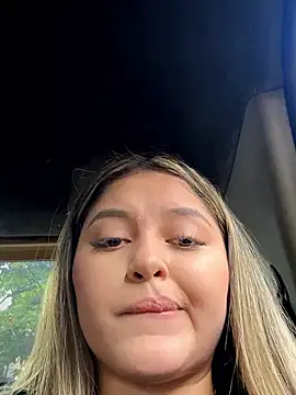 Snapshot of lunablossom_ chatting on 01.17.26 lunablossom online show from 01.17.26