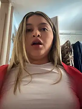 Snapshot of lunablossom_ chatting on 01.18.26 lunablossom online show from 01.18.26