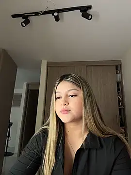 Snapshot of lunablossom_ chatting on 02.19.26 lunablossom online show from 02.19.26