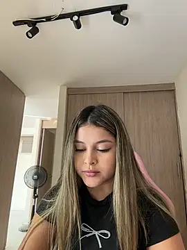 Snapshot of lunablossom_ chatting on 03.04.26 lunablossom online show from 03.04.26