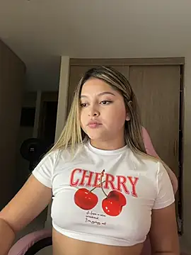 Snapshot of lunablossom_ chatting on 03.07.26 lunablossom online show from 03.07.26