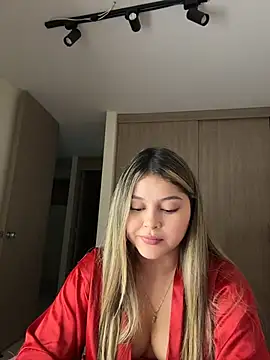 Snapshot of lunablossom_ chatting on 03.11.26 lunablossom online show from 03.11.26