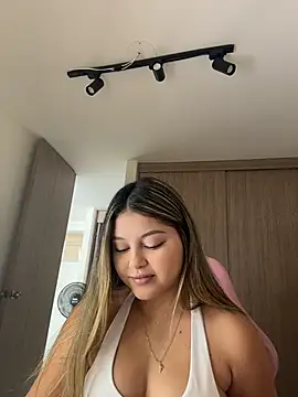 Snapshot of lunablossom_ chatting on 03.18.26 lunablossom online show from 03.18.26