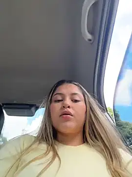 Snapshot of lunablossom_ chatting on 03.22.26 lunablossom online show from 03.22.26