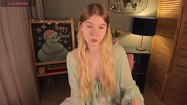 Snapshot of ohmyJuliet chatting on 01.22.25 ohmyJuliet online show from 01.22.25