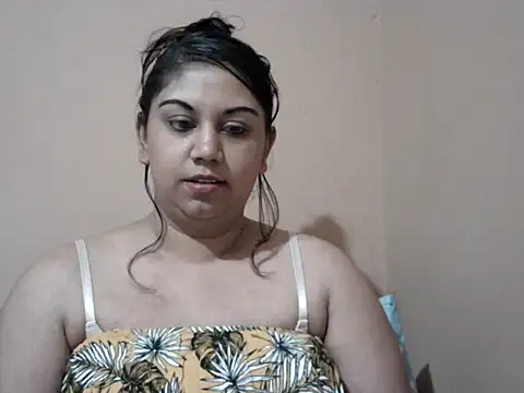 Snapshot of bellachow10 chatting on 07.17.26 bellachow10 online show from 07.17.26
