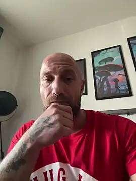 Snapshot of Toyboy471 chatting on 01.08.25 Toyboy471 online show from 01.08.25