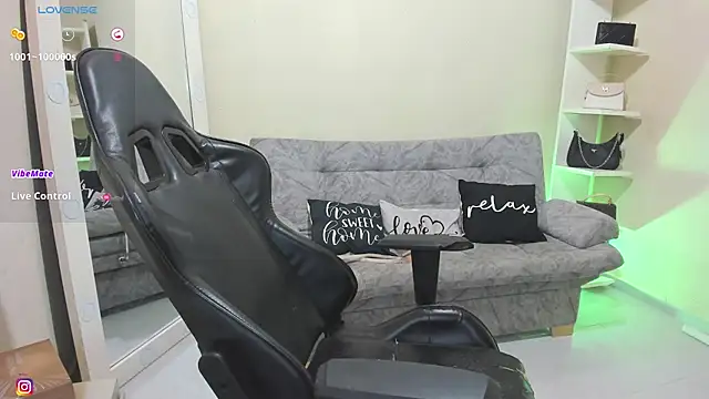Snapshot of candy_alicee chatting on 05.15.26 candy alicee online show from 05.15.26