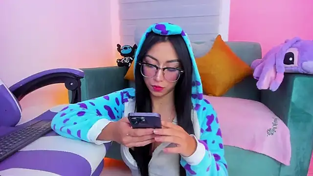 Snapshot of sophie_cute66 chatting on 12.16.25 sophie cute66 online show from 12.16.25