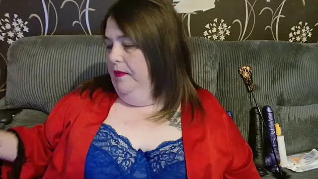 Snapshot of HouseWifeWhore_Milf chatting on 10.28.25 HouseWifeWhore Milf online show from 10.28.25