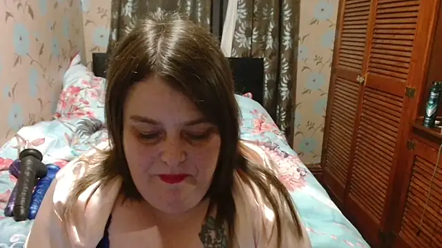 Snapshot of HouseWifeWhore_Milf chatting on 12.17.25 HouseWifeWhore Milf online show from 12.17.25