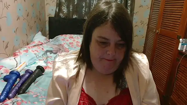 Snapshot of HouseWifeWhore_Milf chatting on 12.19.25 HouseWifeWhore Milf online show from 12.19.25