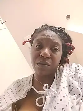 Snapshot of markquanna chatting on 10.31.25 markquanna online show from 10.31.25