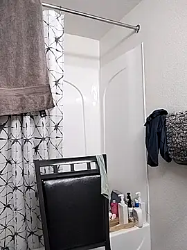 Snapshot of markquanna chatting on 12.19.25 markquanna online show from 12.19.25