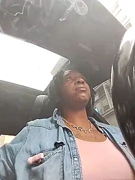 Snapshot of markquanna chatting on 12.19.25 markquanna online show from 12.19.25