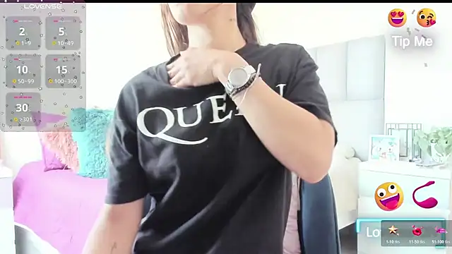 Snapshot of Charlotte7-7 chatting on 10.29.25 Charlotte7-7 online show from 10.29.25