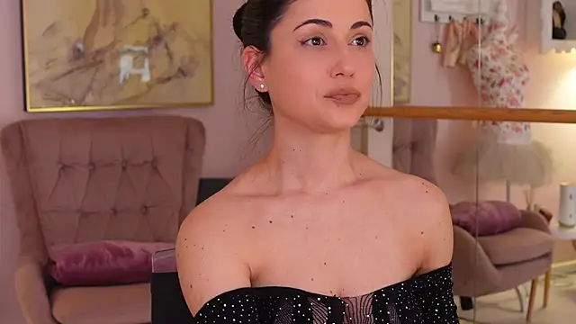 Snapshot of OliviaSirena chatting on 11.28.25 OliviaSirena online show from 11.28.25