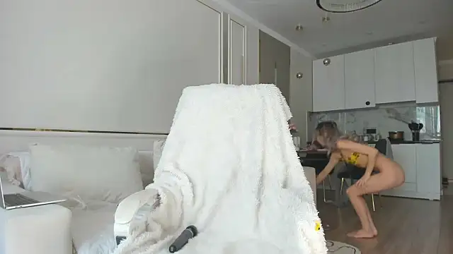 Snapshot of Pupasui02 chatting on 12.05.25 Pupasui02 online show from 12.05.25