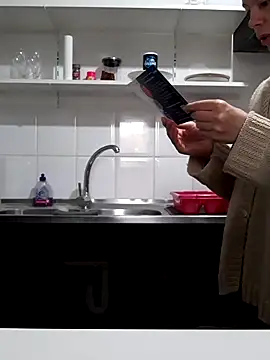 Snapshot of Moi_Lina chatting on 11.05.25 Moi Lina online show from 11.05.25