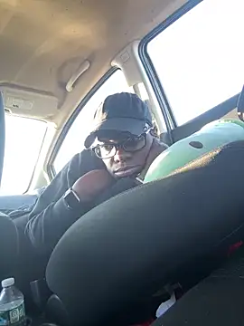 Snapshot of ChocolateBuns101 chatting on 12.12.24 ChocolateBuns101 online show from 12.12.24