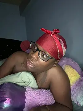 Snapshot of ChocolateBuns101 chatting on 12.18.24 ChocolateBuns101 online show from 12.18.24