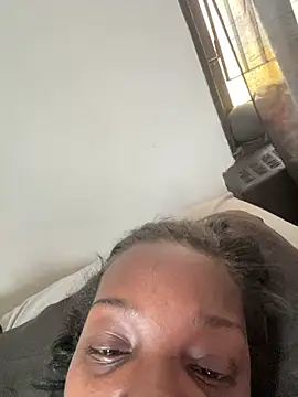 Snapshot of ChocolateBuns101 chatting on 12.25.24 ChocolateBuns101 online show from 12.25.24