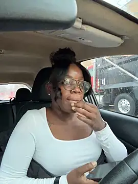 Snapshot of ChocolateBuns101 chatting on 12.28.24 ChocolateBuns101 online show from 12.28.24