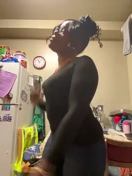 Snapshot of ChocolateBuns101 chatting on 01.01.25 ChocolateBuns101 online show from 01.01.25