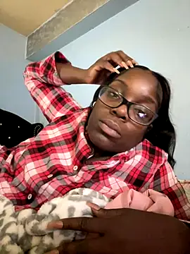 Snapshot of ChocolateBuns101 chatting on 11.12.25 ChocolateBuns101 online show from 11.12.25