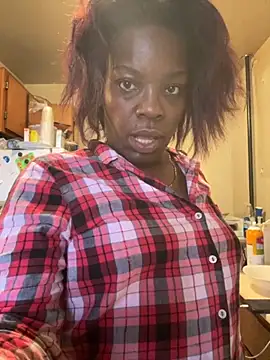 Snapshot of ChocolateBuns101 chatting on 11.16.25 ChocolateBuns101 online show from 11.16.25