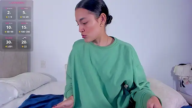 TIFFANYRUSSO online show from 11.24.25